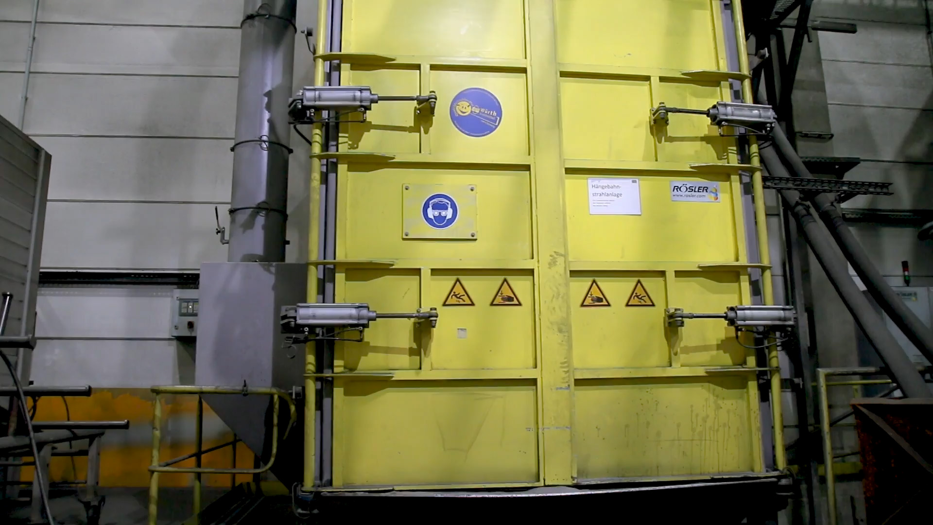 Overhead conveyor blast machine and fettling shop